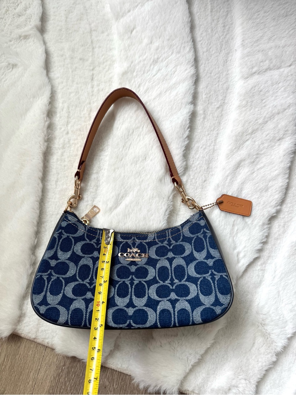 Coach Teri Shoulder Bag in Signature Denim - Picture 3 of 9